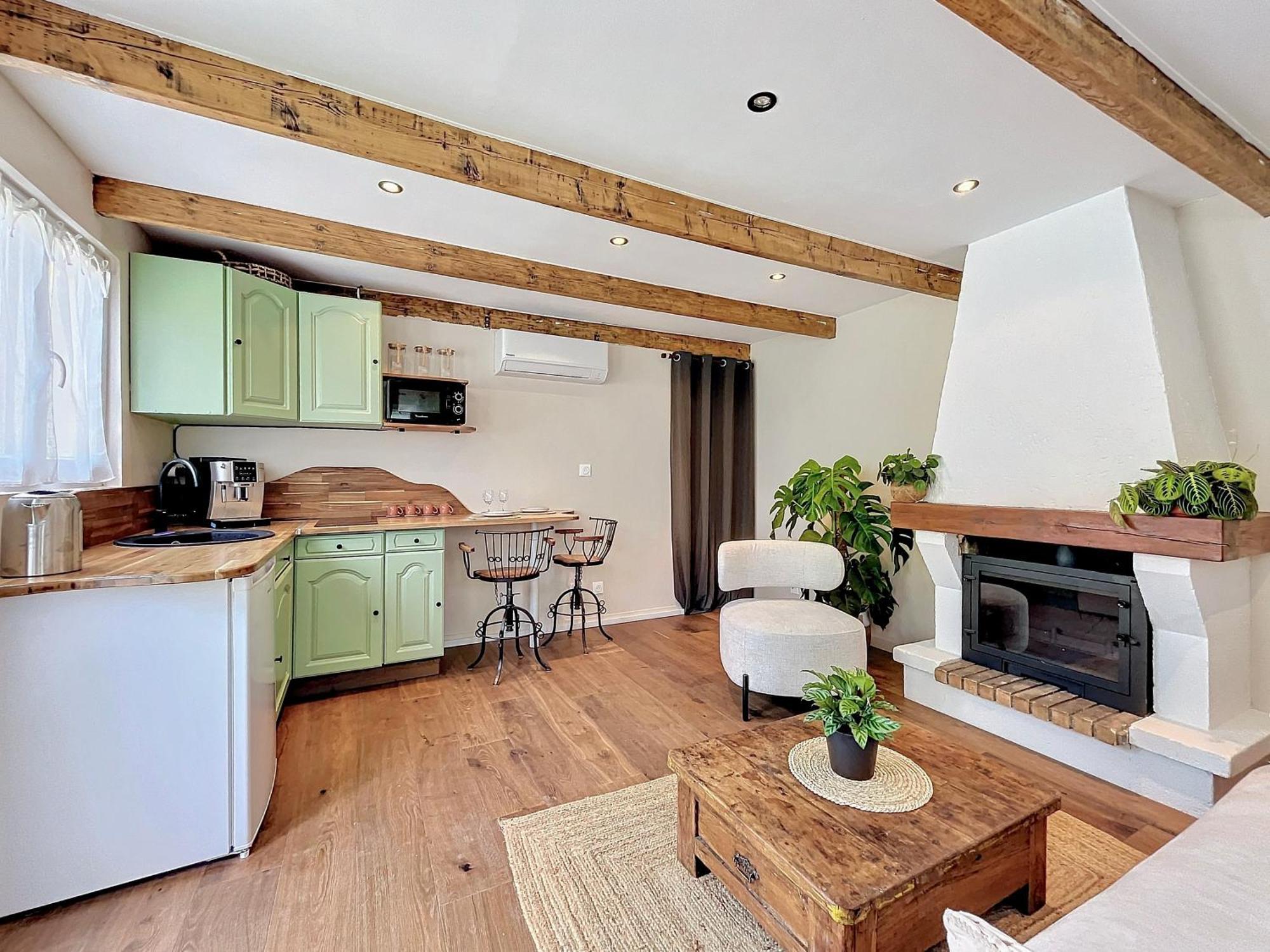 Maison Avec Jacuzzi Et Terrasse Ferienhaus *